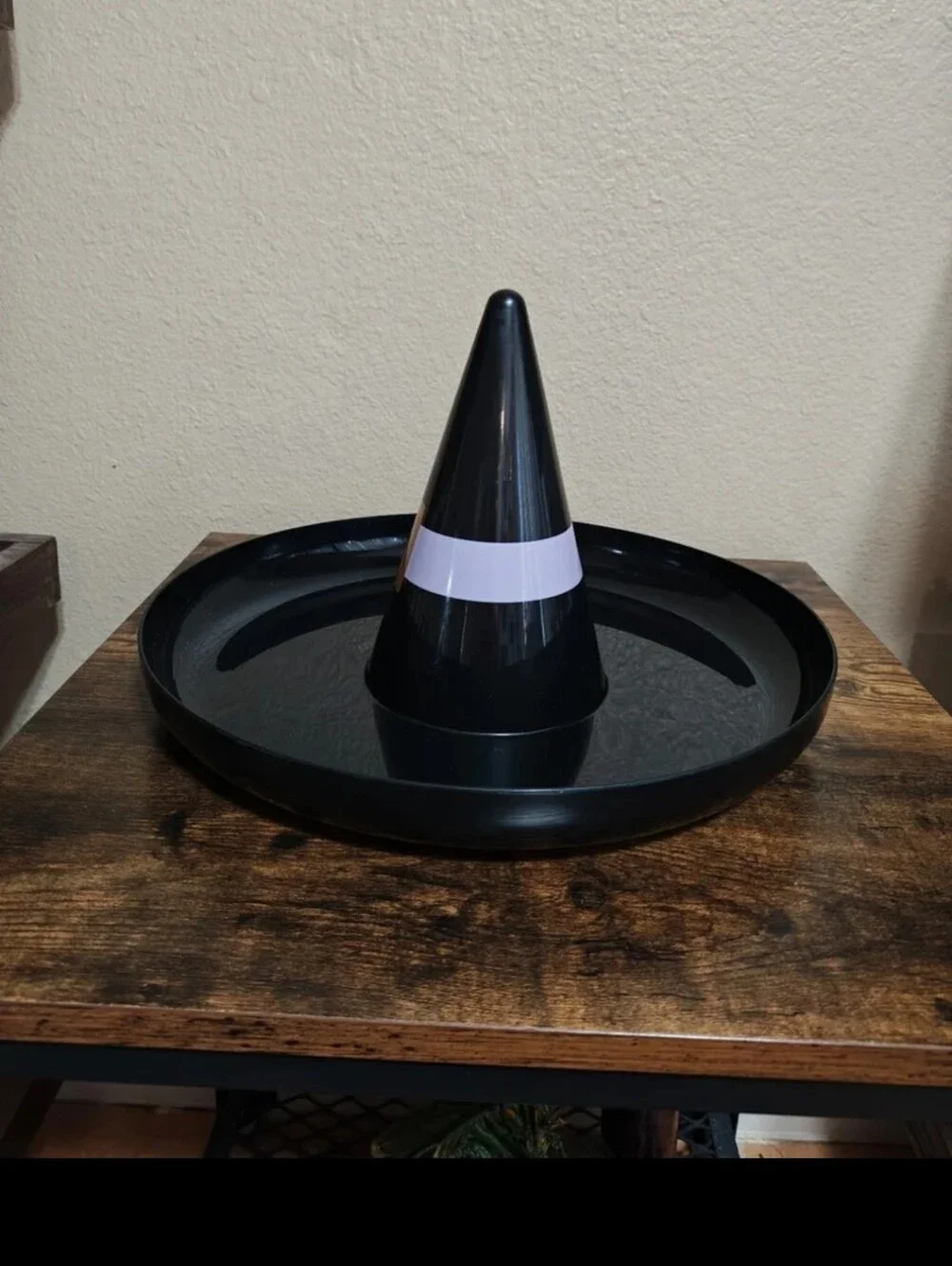 Target Bullseye's Playground Halloween Witches Hat Plastic Serveware 13 1/2